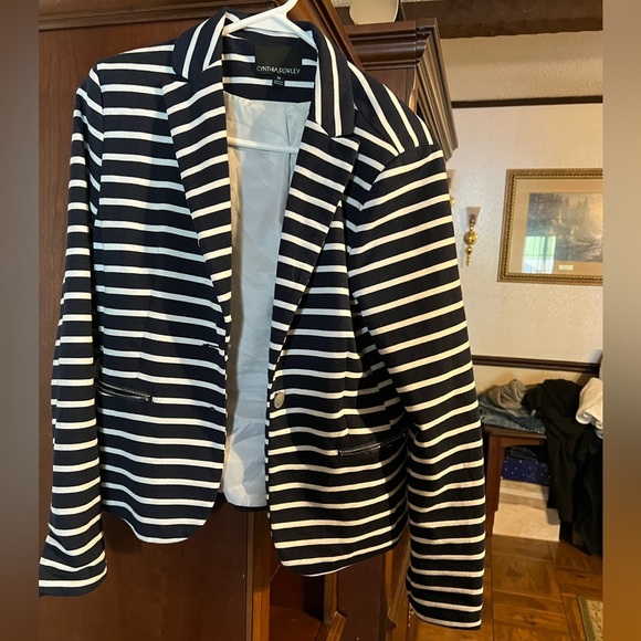 Medium - Picture 1 of 1